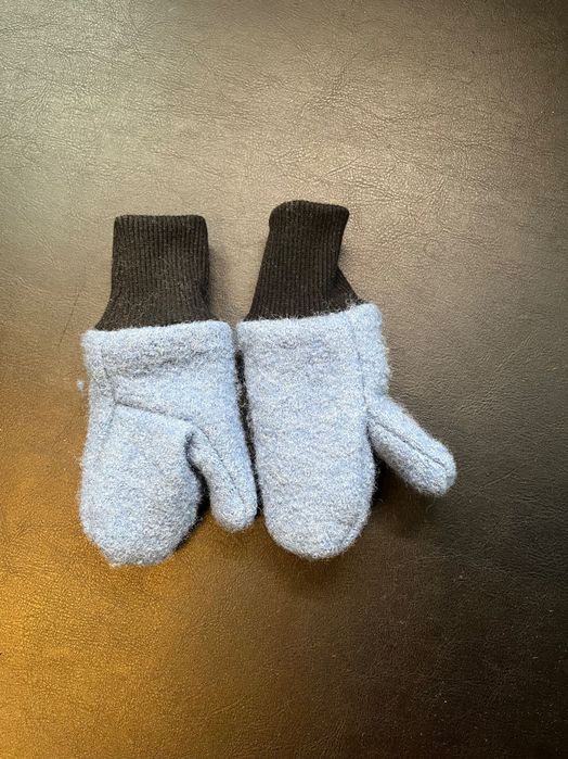 Manuşi lana fiarta 2 ani