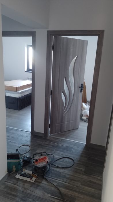 Meseriaș execut lucrari interioare și exterioare.