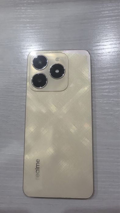 Продам телефон Realmi C 61