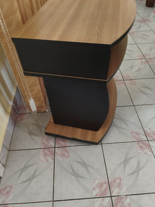 Vând comodă pentru Tv