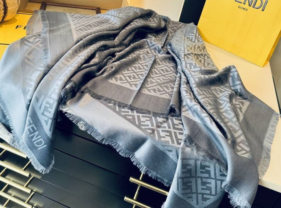 Дамски луксозен шал