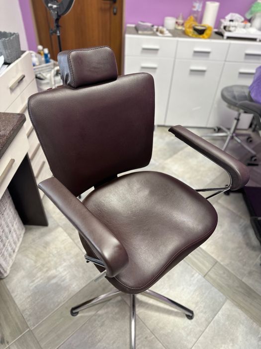 КОЗМЕТИЧЕН/гримьорски/ стол