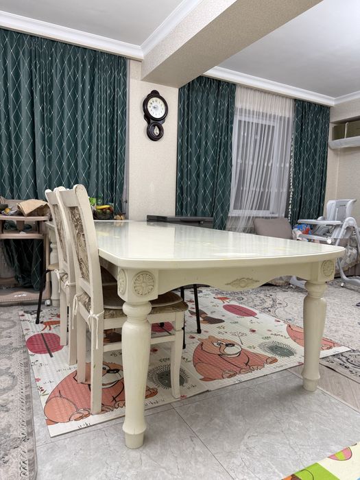 Продам БОЛЬШОЙ стол + 10 стульев,