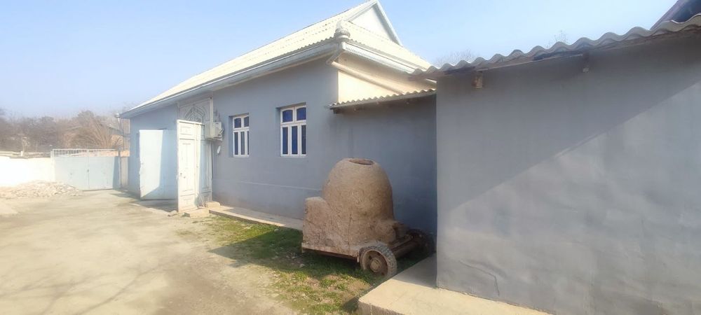 Shoʻrchi shahri markazida hamma sharoitga ega hovli sotiladi