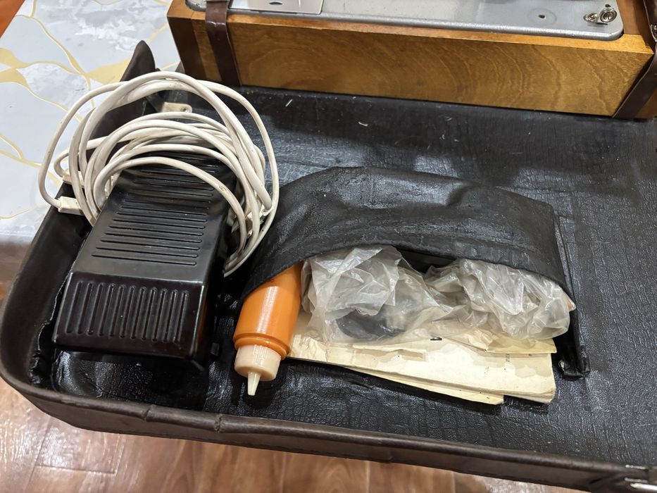 Швейная машинка Чайка