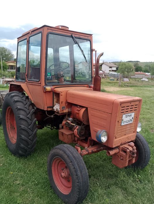 Трактор Т25А с прикачен инвентар