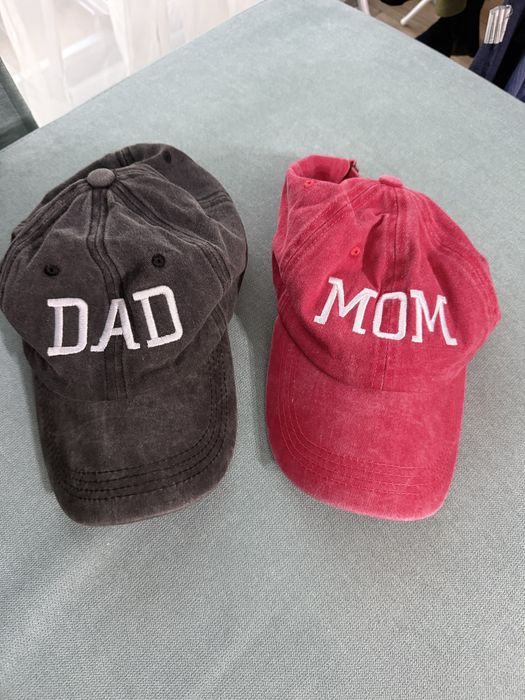 Шапки с козирка mom&dad