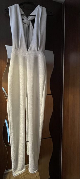 Salopeta cu spatele gol, cu fir argintiu