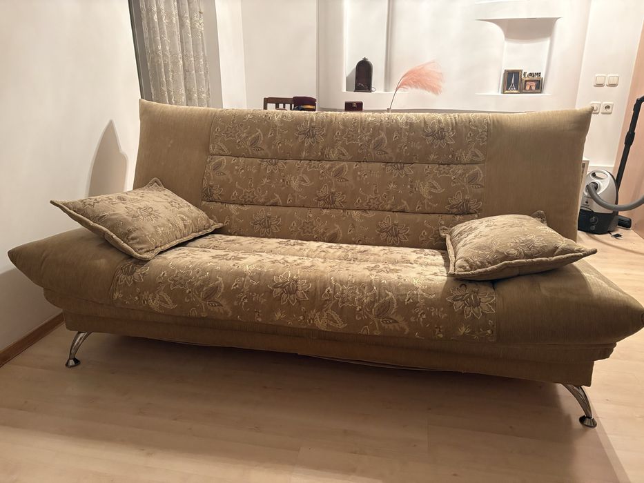 Диван + кресло ( с полушками и чехлами)