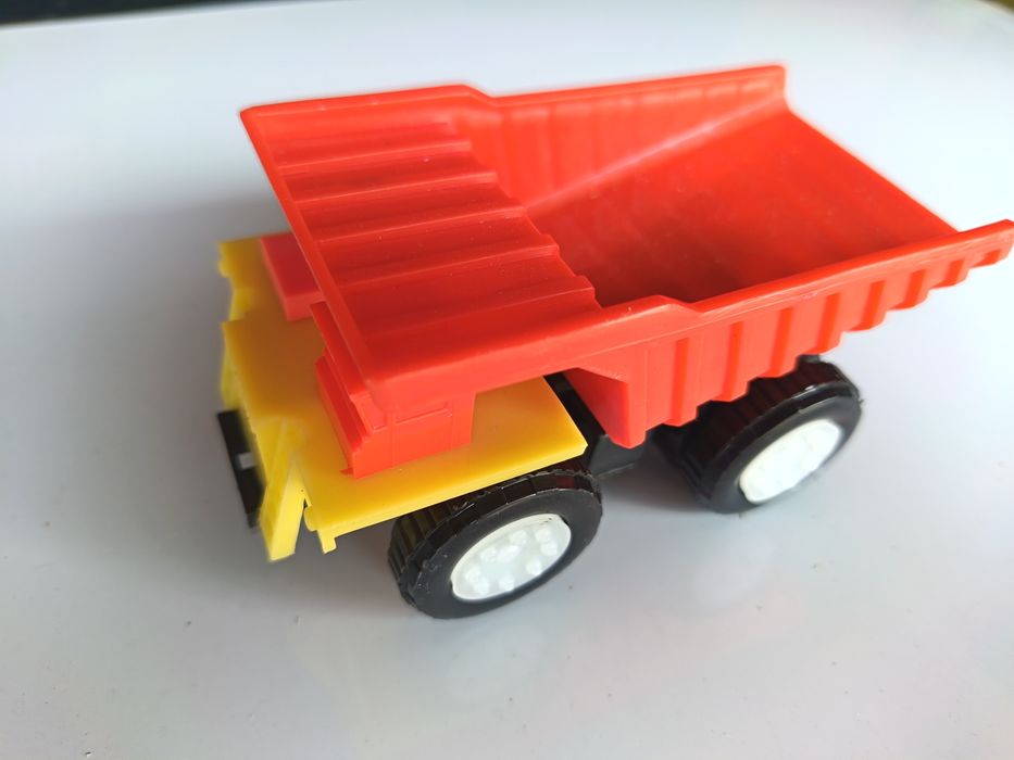 Продам игрушки машины белазы