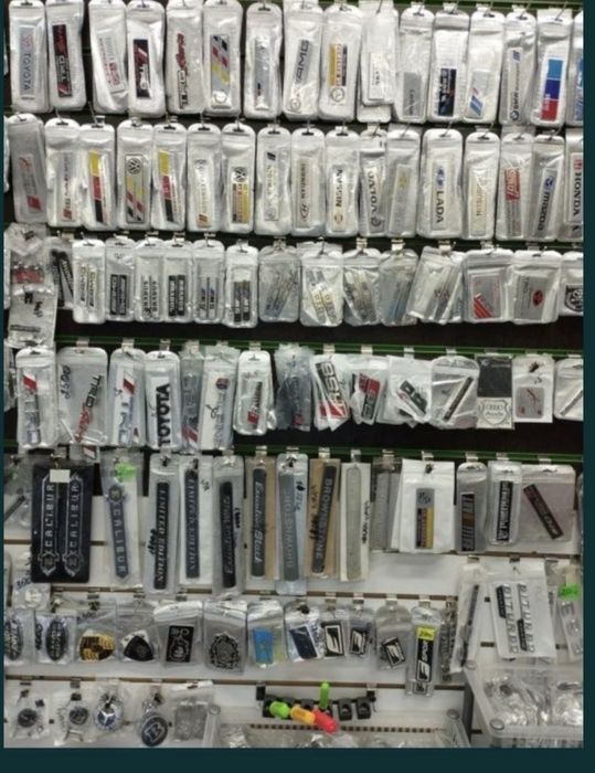 Значки шильдики надписи