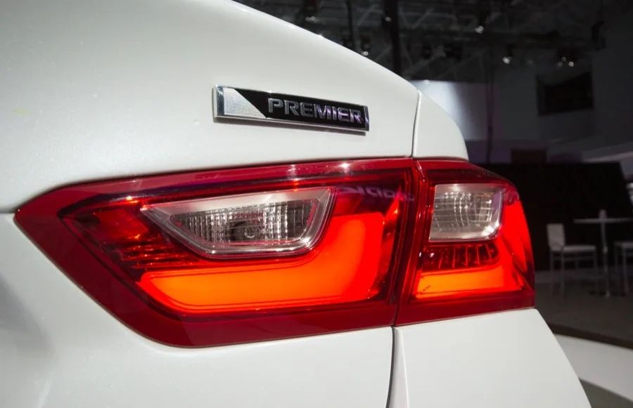 Продам Малибу 2 стоп завод фара