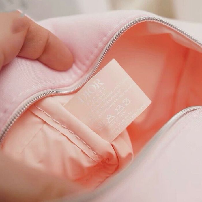 Дамски козметични чанти Dior