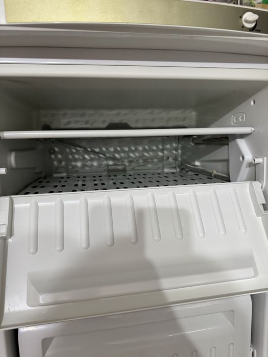 Продам морозильник indesit