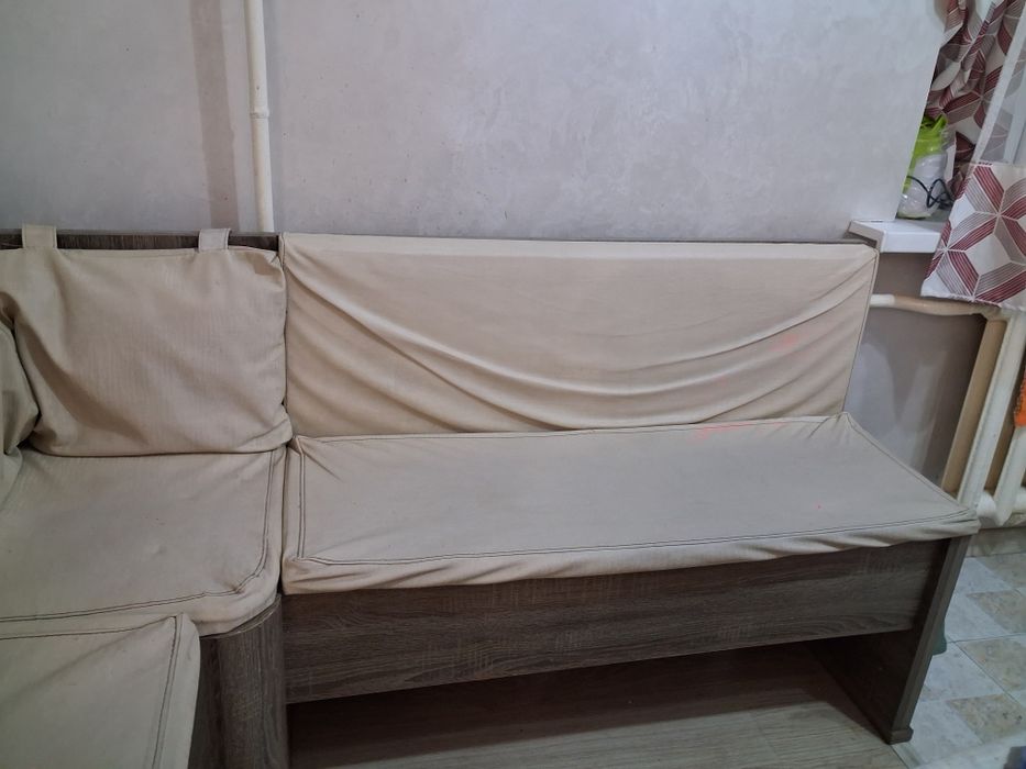 Кухонный уголок  со столом