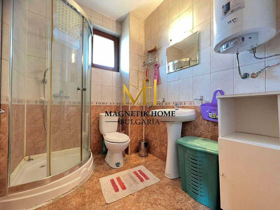 Страхотна двуетажна къща с паркомясто и басейн в ж.к. Сарафово