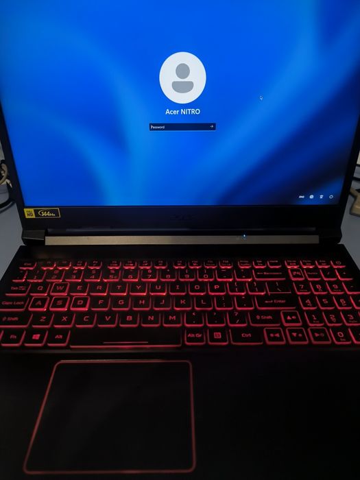 Геймърски лаптоп Acer Nitro V