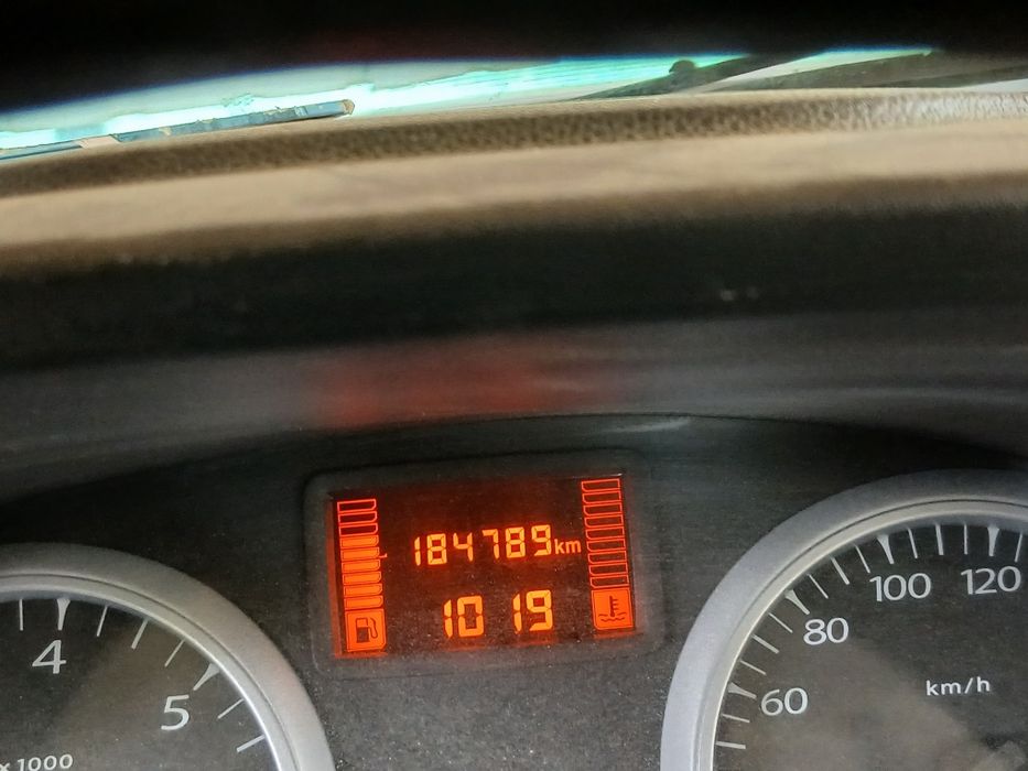 Vând sau schimb Dacia duster
