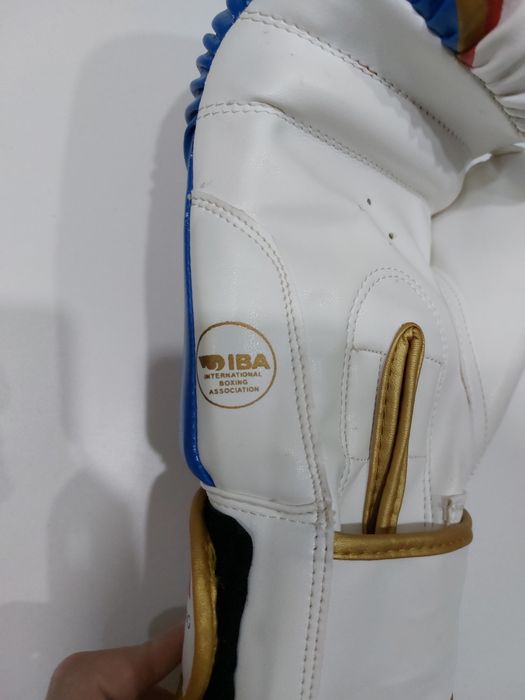 Боксерские перчатки