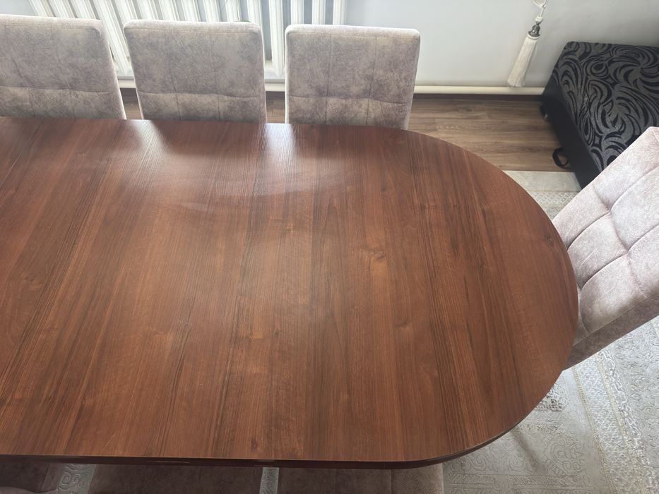 Стол с стулями .