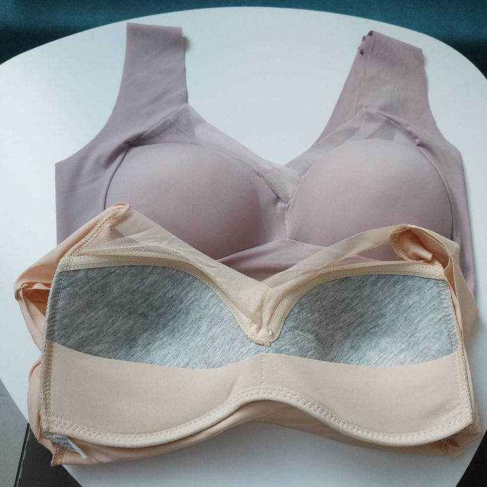 2бр. безшевни спортни сутиени