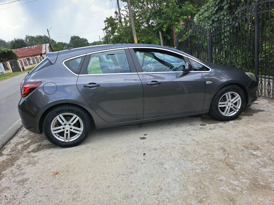 De vanzare Opel Astra j 1.4 turbo