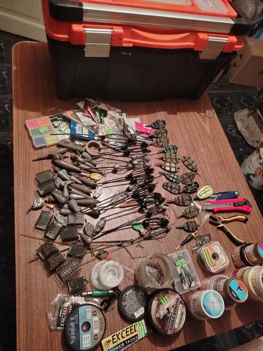 Vând sau schimb scule de pescuit