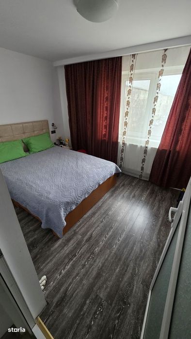 Vand ap cu 3 camere zona Posta 4 ( str. Borcea )