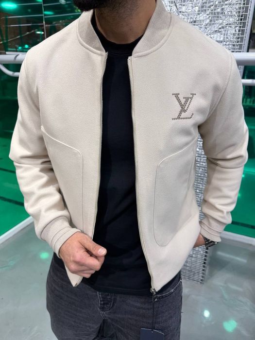 Oferta!! Geaca LV. Model superb si rar.Calitate premium.Toate marimile
