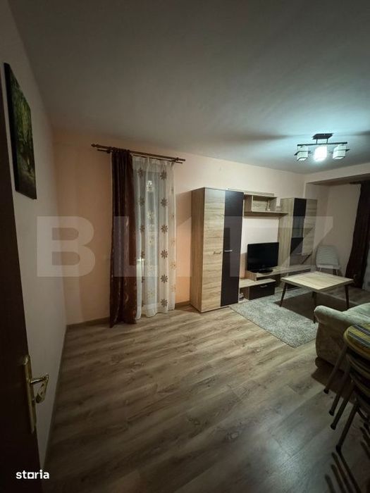 Apartament 2 camere, decomandat, parcare, zona Teilor
