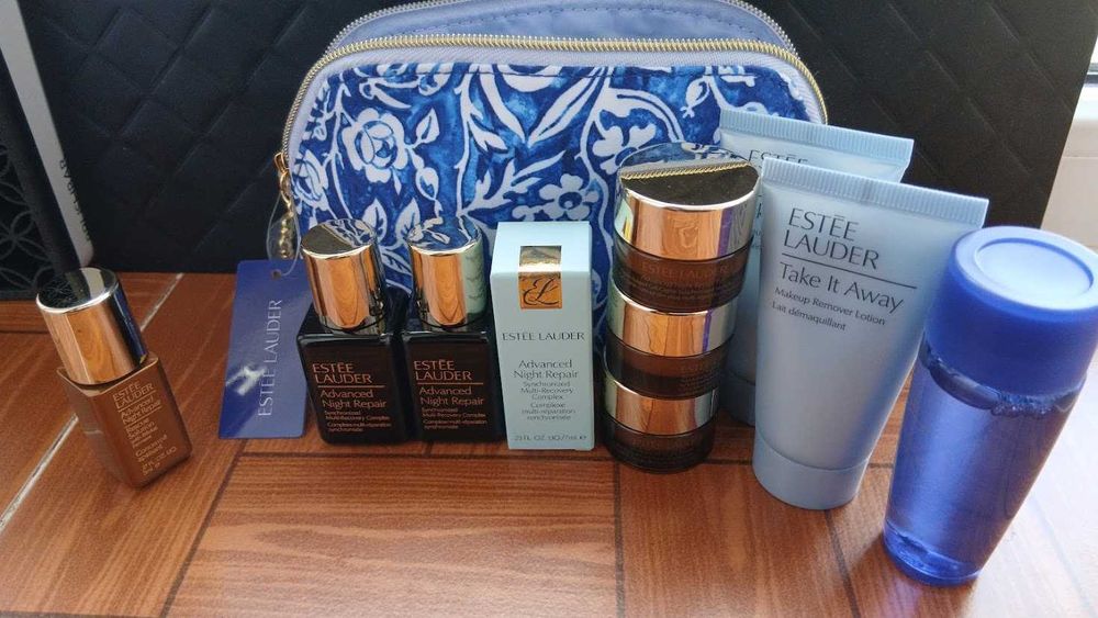 Set Estee Lauder ANR si portfard