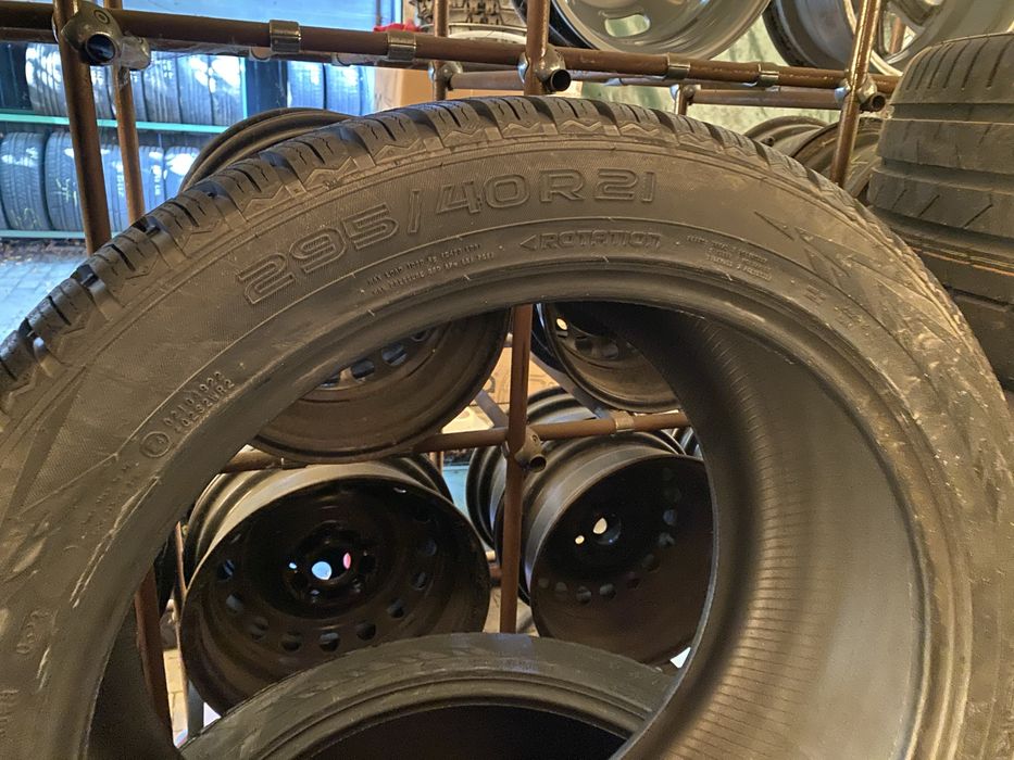 vand anvelope de iarna 295/40/21 Nokian