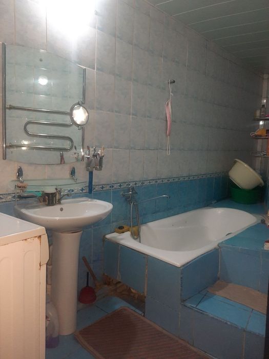 4 xonali Kvartira sotiladi