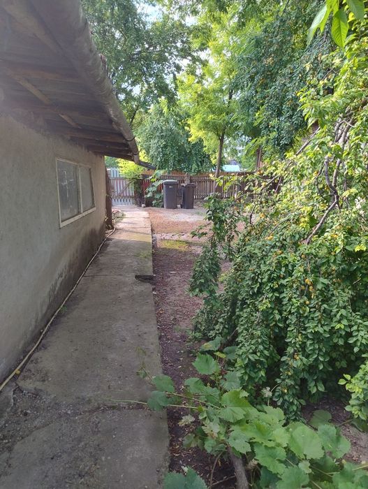De vânzare casa bătrânească in comuna Grădiștea jud Călărași teren de 1000m