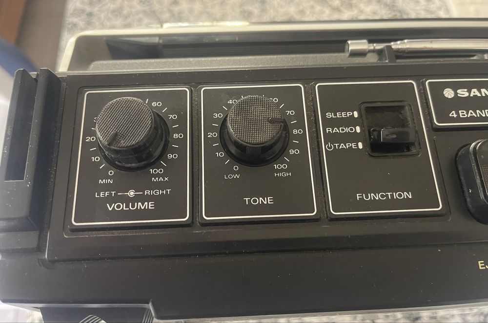 Vind radiocasetofon sanyo