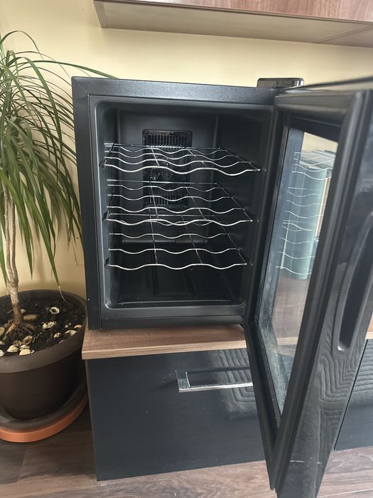 Frigider Vin 12 sticle