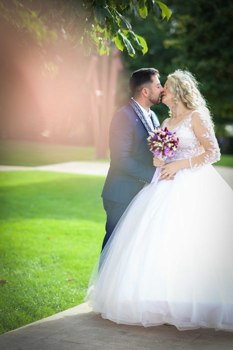 Filmari video , fotografii, albume foto, fum greu.