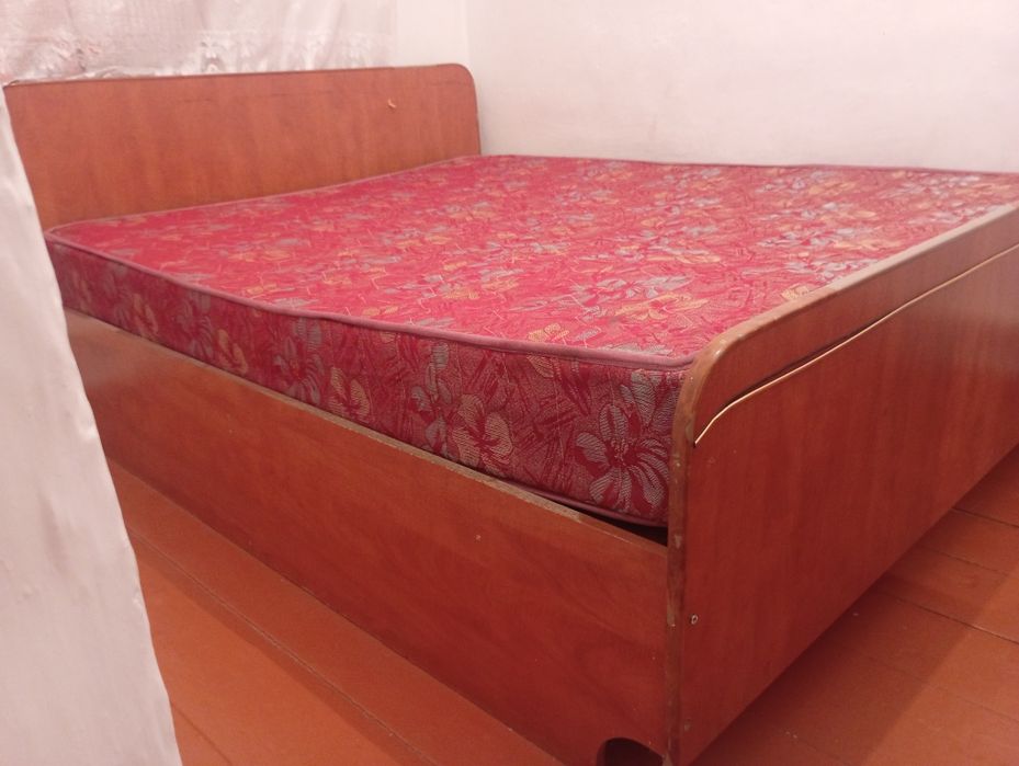 Продается двух спальни диван