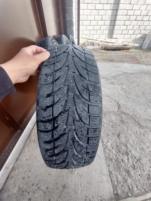 Зимные резины 215/70/16