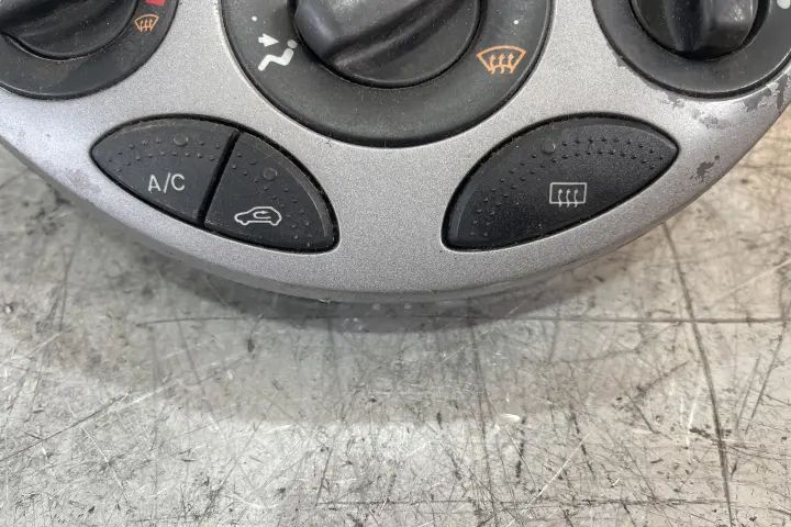 Buton dezaburire luneta Ford Focus 2000 1.6 MT (101 hp)
