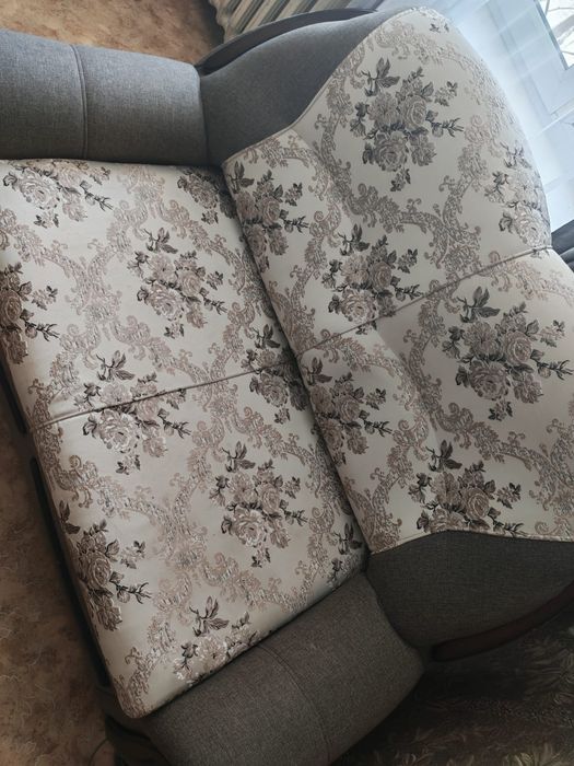 Продам мини диван, отличное состояние.