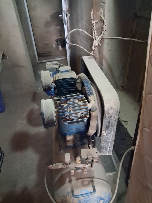 Компресор двух поршневой трёх фазка  б/у в хорошем состояние цена дого