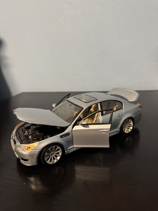 Vand macheta BMW M5 scara 1/18 rara