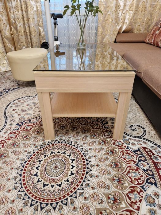 Продам стол журнальный