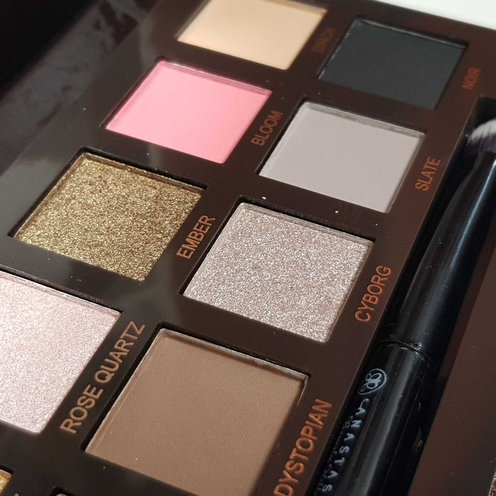 Fard Sultry Anastasia B.H. / 14 nuante