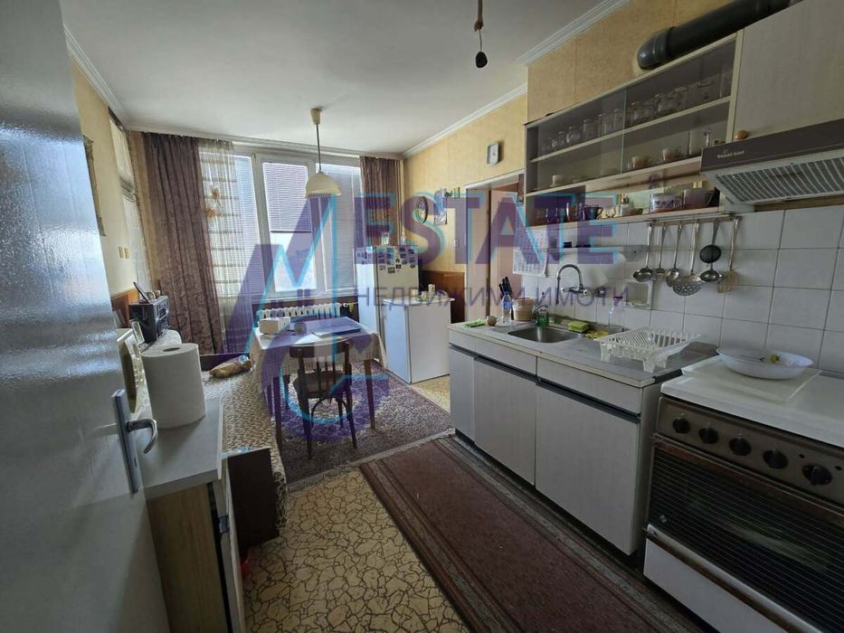 Тристаен апартамент в гр. София, жк. Красна поляна 3