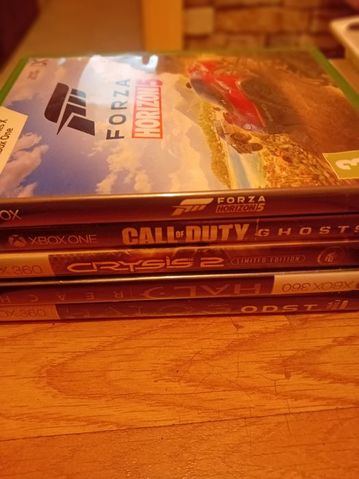 Xbox one s 364gb + jocuri + cont de fortnite cu 100+ skinuri