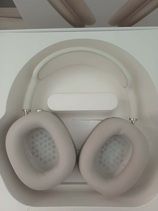 Airpods Max  starlight