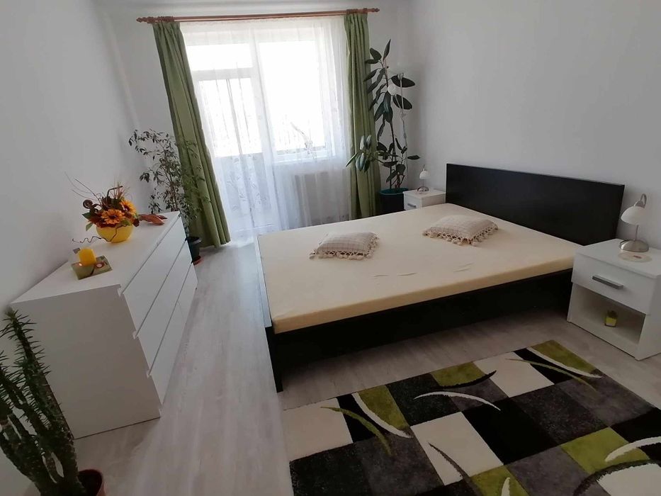Inchiriez apartament
