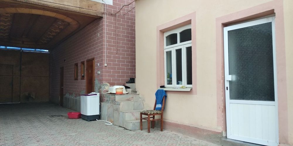 Umid posyolkada hovli sotiladi